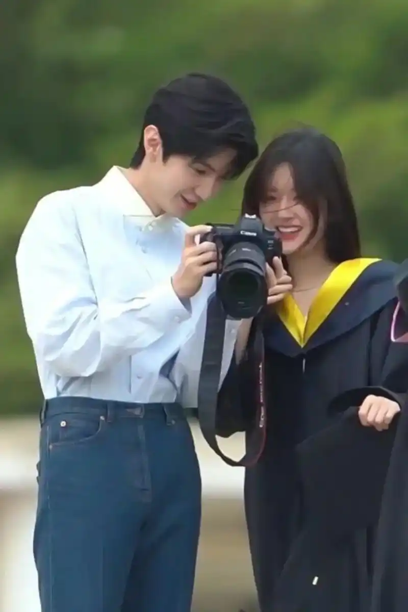 毕业啦#赵露思 #赵露思桑稚 #偷偷藏不住 - 抖音