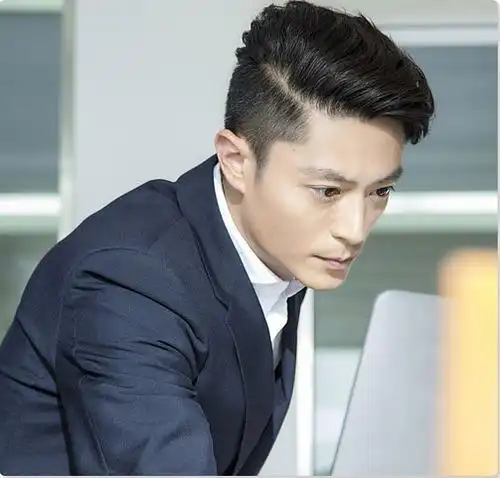 超喜欢霍建华在《他来了请闭眼》里面的造型,帅呆了!