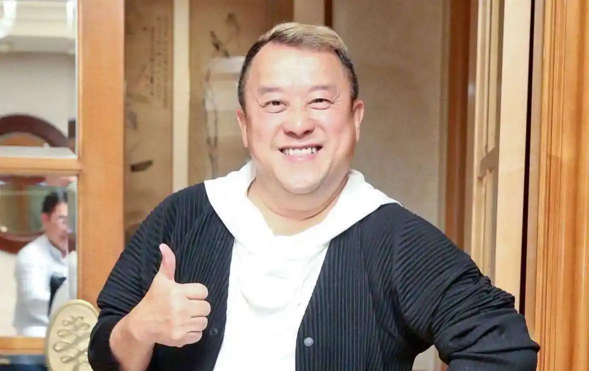 尽管曾志伟因一些丑闻备受争议,但他的演艺事业却取得了不俗的成绩,曾