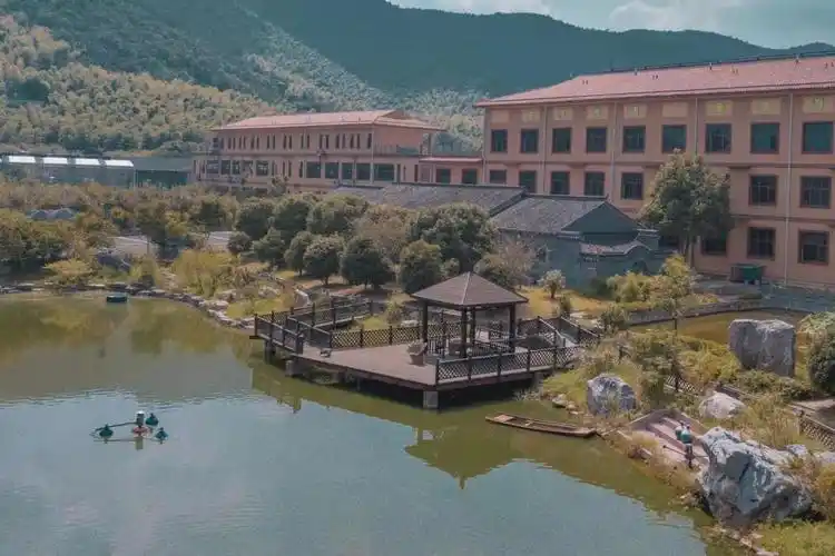 【宜兴纯玩三日游】住五星东晨生态农庄,游青龙山风景区,陶瓷博物馆等