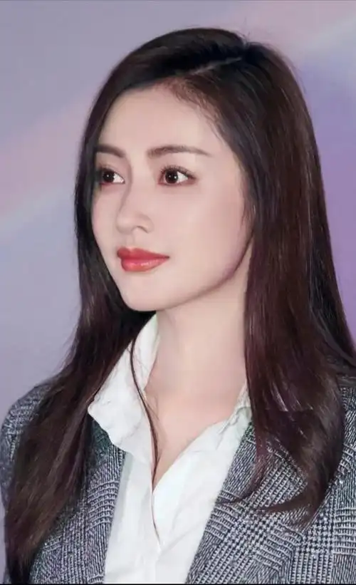 女星张天爱写真珍藏:天生丽质,美丽动人!