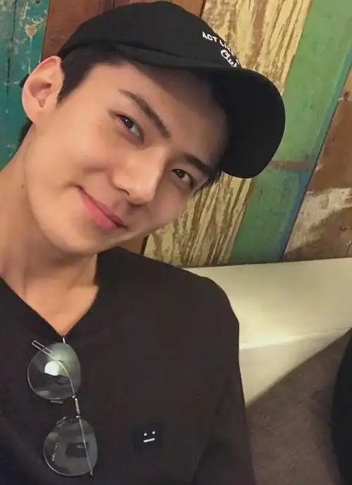 吴世勋直男式自拍