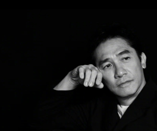 刘嘉玲晒梁朝伟照片,两人相识33年甜蜜如初,曾坦言不生子原因|梁朝伟