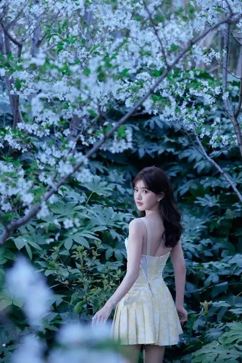 赵露思直播##赵露思 澳门鬼迷日眼的照片##赵露思高定短裙