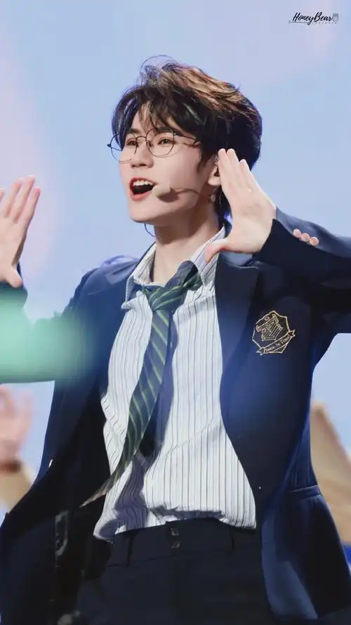 张真源奔跑吧##时代少年团cha了初雪