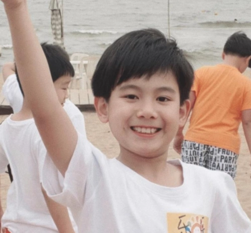 胡先煦真的不愧是从小可爱到大的孩子,记得之前刷他小时候的视频合集