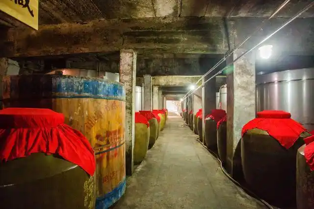 辽宁周边自驾游之青松岭酒窖,中国传统白酒的酿造工艺流程|酒厂|酿酒