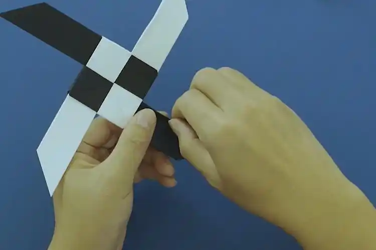 飞回手里来这才是真正好玩的折纸回旋镖