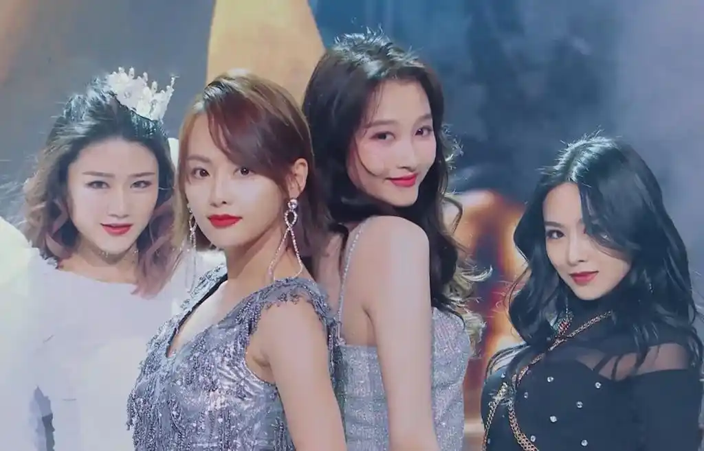 张嘉倪,关晓彤同穿短裙秀舞姿,成熟风情的关晓彤,get到她的美!