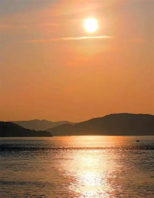 海边小镇的晚霞