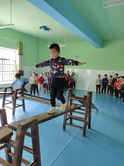 张掖市实验中学附属幼儿园大一班体能训练第一课