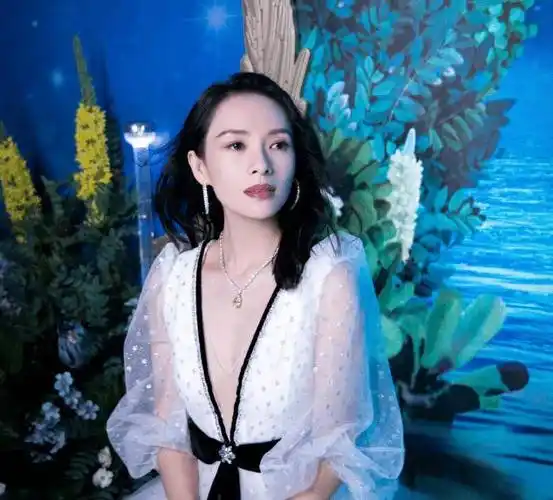 原创章子怡出席线下活动遭遇路人围观抓拍生图长这样确定没看错