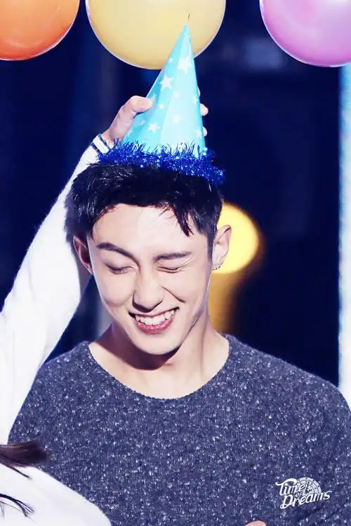 笑出虎牙的黄景瑜