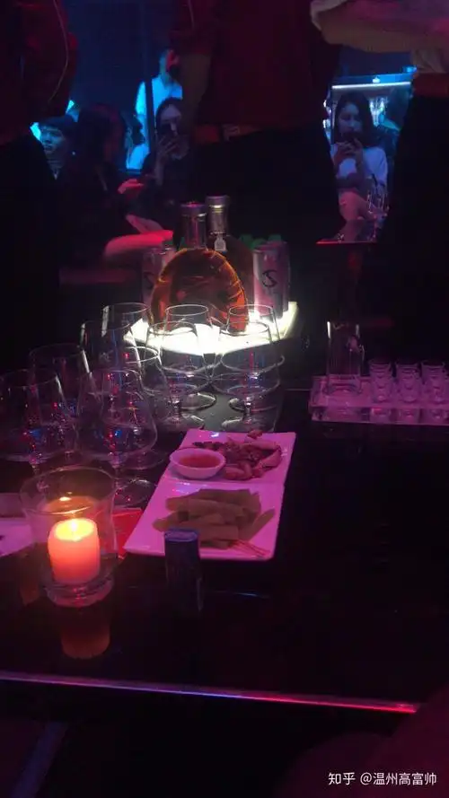 经常一个人去酒吧,然后找个卡,会不会有点蠢?