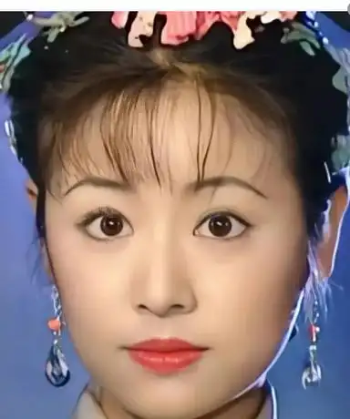 林心如近况曝光引争议,肚子隆起疑似怀孕,47岁素颜像路边大妈