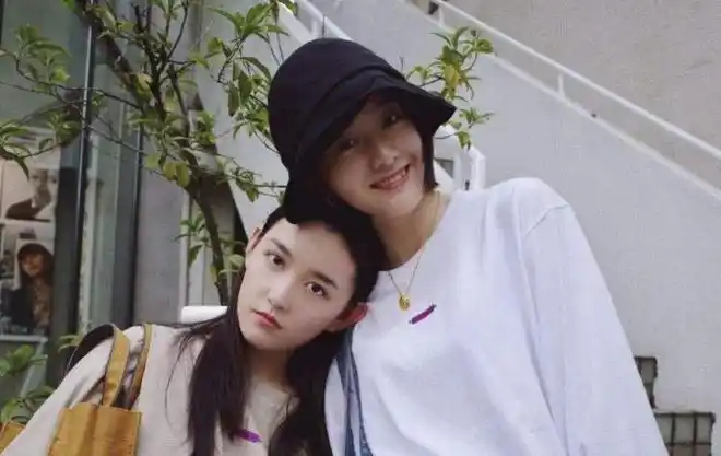 关晓彤自曝除了吴磊没好友可谁注意她的朋友圈怀疑眼睛