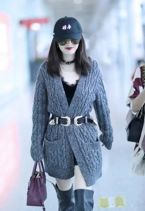 杨幂最新机场街拍 过膝长靴穿上瘾_明星街拍_女模网