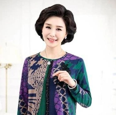 中年女人烫什么发型好看中年女人烫发图片