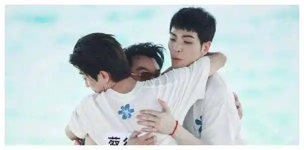 《奔跑吧》三亚现身,杨颖宋雨琦亮相,飞行嘉宾曝光!_节目_蔡徐坤_穿着