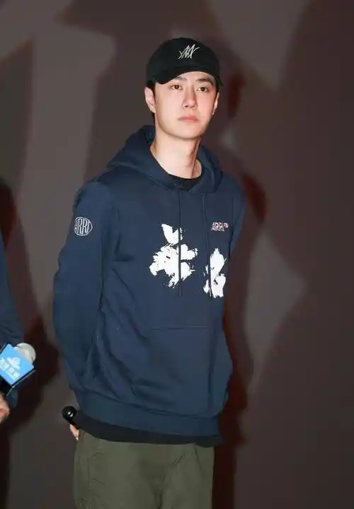 狗仔爆王一博和女顶流关系暧昧,王一博否认传闻,是实锤还是诬陷_绯闻