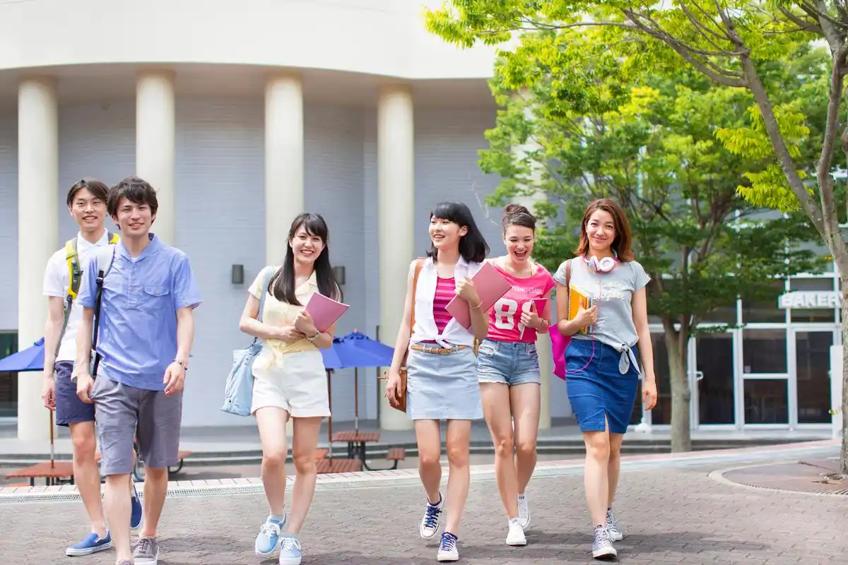 对于大学生来说,无论是选择深造还是就业,都是在追寻自己的梦想.