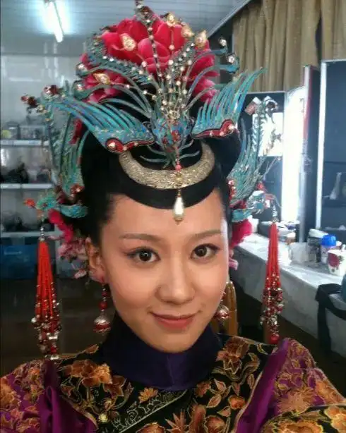 还记得《甄嬛传》里的孟静娴吗?她现在长这样