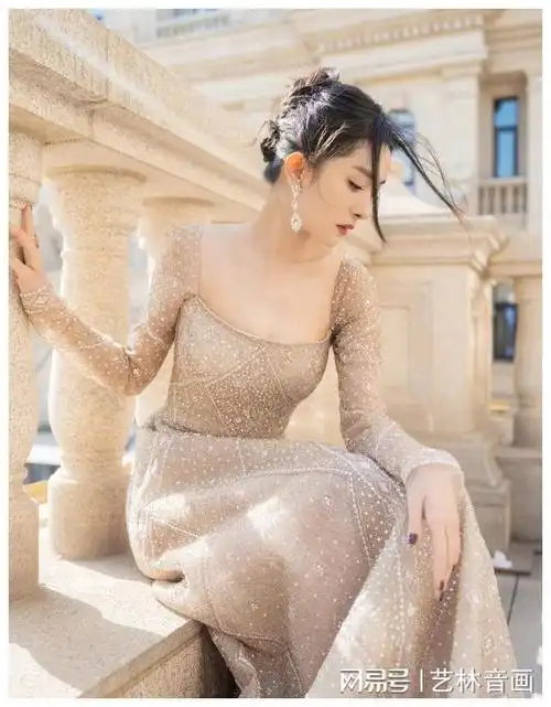 杨幂2020微博之夜内场造型