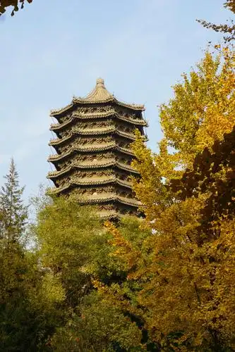 "博雅塔"体现着北大人自强不息的阳刚之气