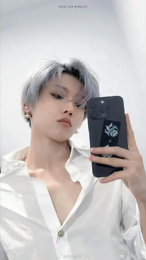 刘雨昕露锁骨a感