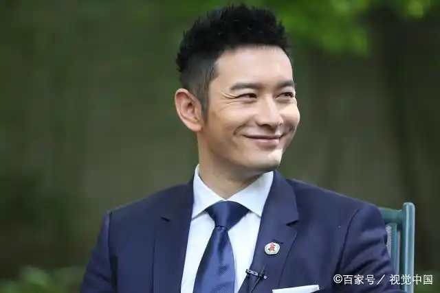 当angelababy笑得咧开嘴,和黄晓明夫妻相,立马就有了!