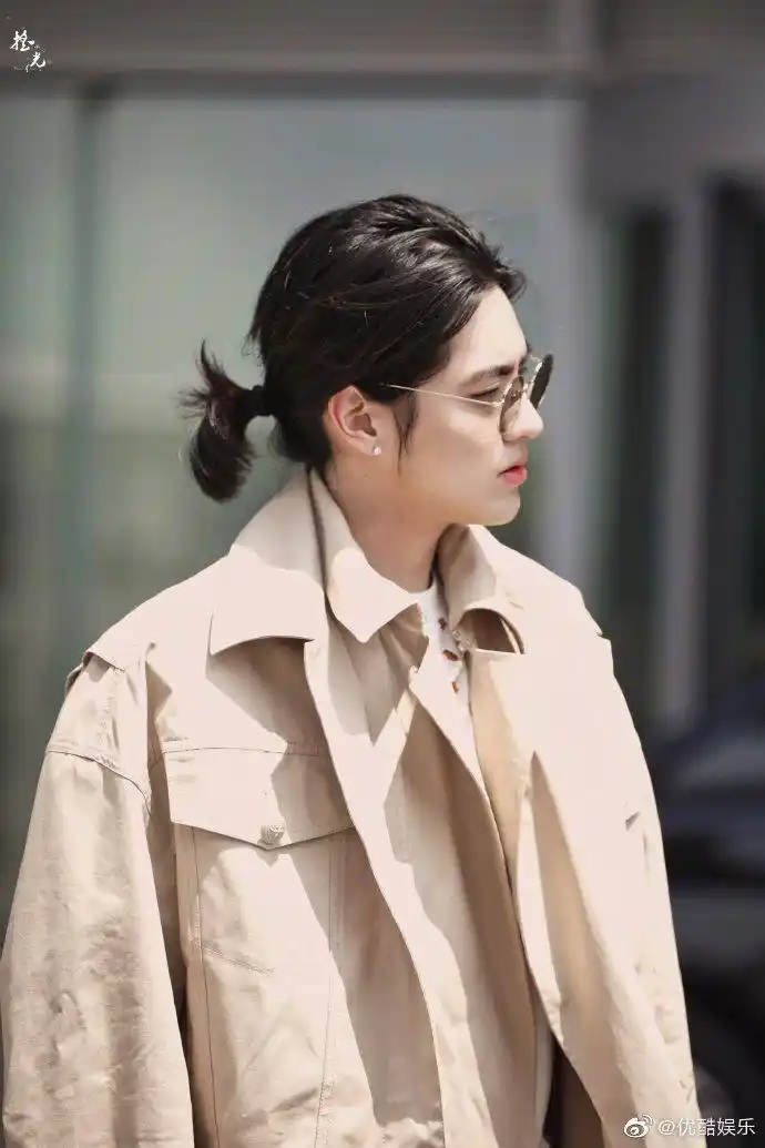 吴亦凡剪头发#吴亦凡果然脸帅就可以hold住各种发型!