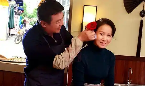 时间证明,赵越的选择是正确的,她的丈夫佟凡对她的关心和照顾无微不至