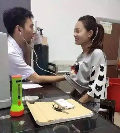 好像很方便啊猴哥你胆子见涨啊都是红箭头惹的祸姑娘别这样,斗鸡眼真