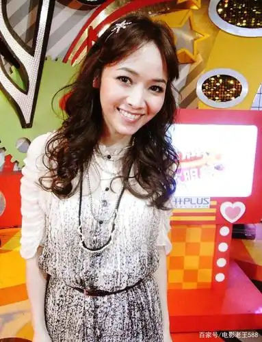 台湾著名主持人侯佩岑