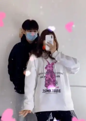 不论是和男神拍情侣合照一张就惊艳朋友圈的