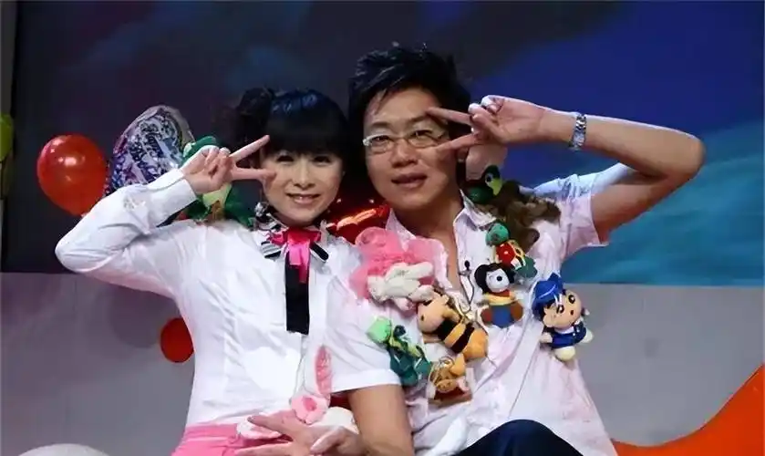 原创主持人林海两任妻子都是同行如今51岁生活十分幸福