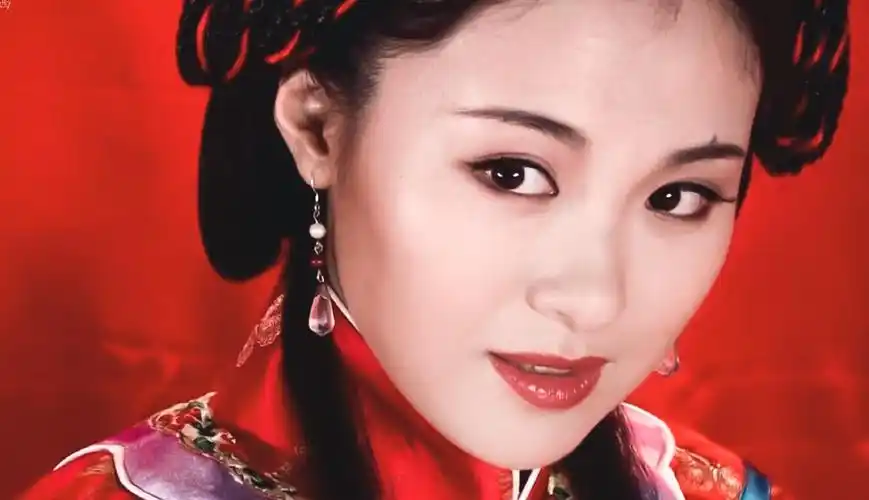 在女生组中最值得一提的是央视女主持人方琼,很难相信"方琼"这两个字