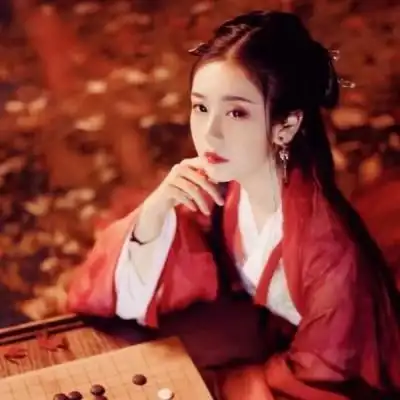 言红色古风女