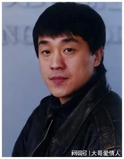 演员何冰为什么结婚几十年零绯闻看看他的妻子是谁就知道了