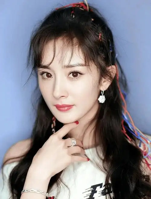 大学生杨幂清纯可爱时尚俏丽