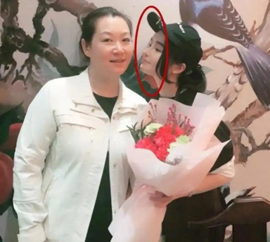 赵本山前妻葛淑珍:儿子12岁去世,打工抚养女儿,至今没有再婚