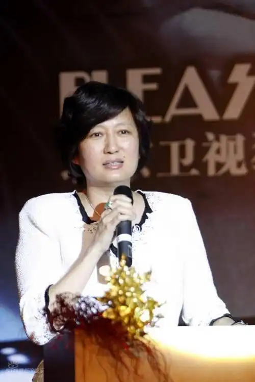 人物相关)丁芯,女,1963年出生于广西,著名的经纪人,导演赵宝刚的妻子