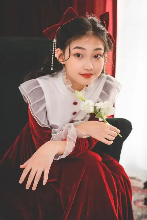 14岁的复古美少女你们喜欢吗