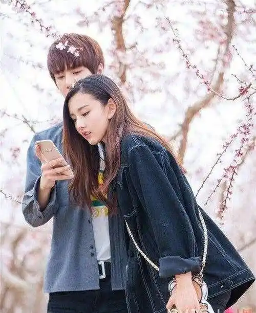 关晓彤_关系_小小年纪