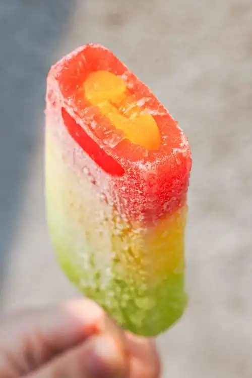 时候吃完舌头变色后,总以为自己中毒了呢～7°-小布丁在众多童年雪糕