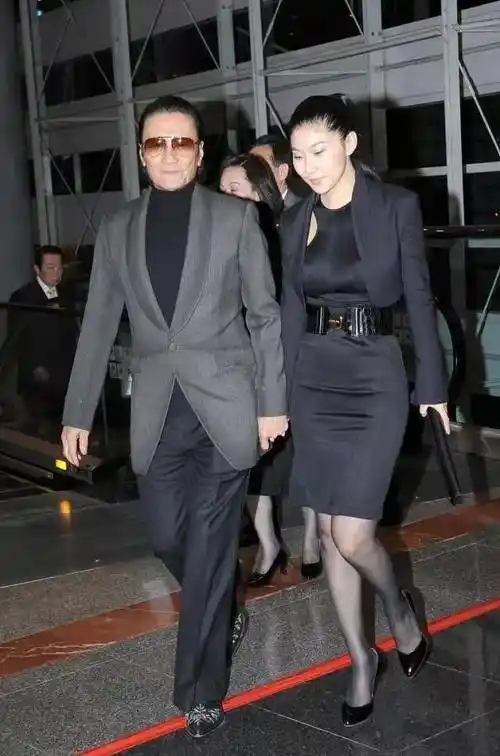 原创谢贤和十二年恋人coco再次合体两千万是真的爱你也是真的