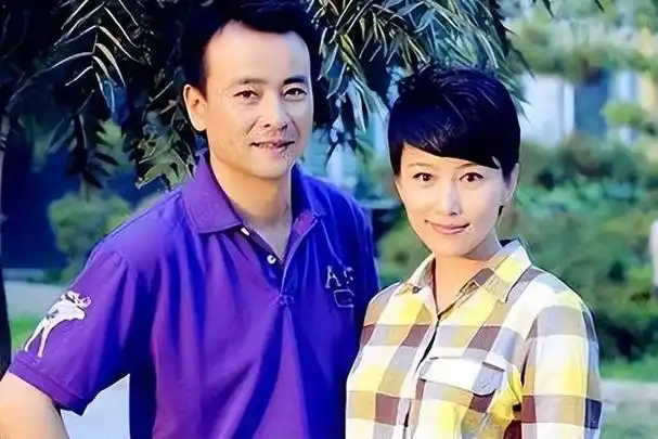 郝蕾察觉到婆婆内心的孤寂,心地善良又感到内疚的她对丈夫说:"咱妈的