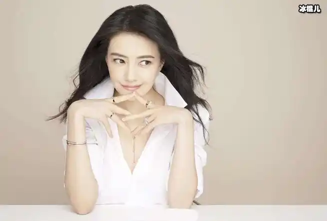 高圆圆和成龙飞机事件背后隐情靠发嗲撒娇上位