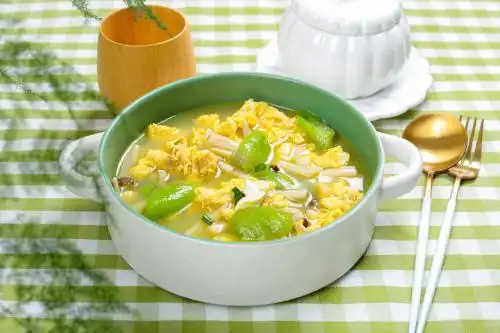 家常美食菜肴丝瓜鸡蛋汤