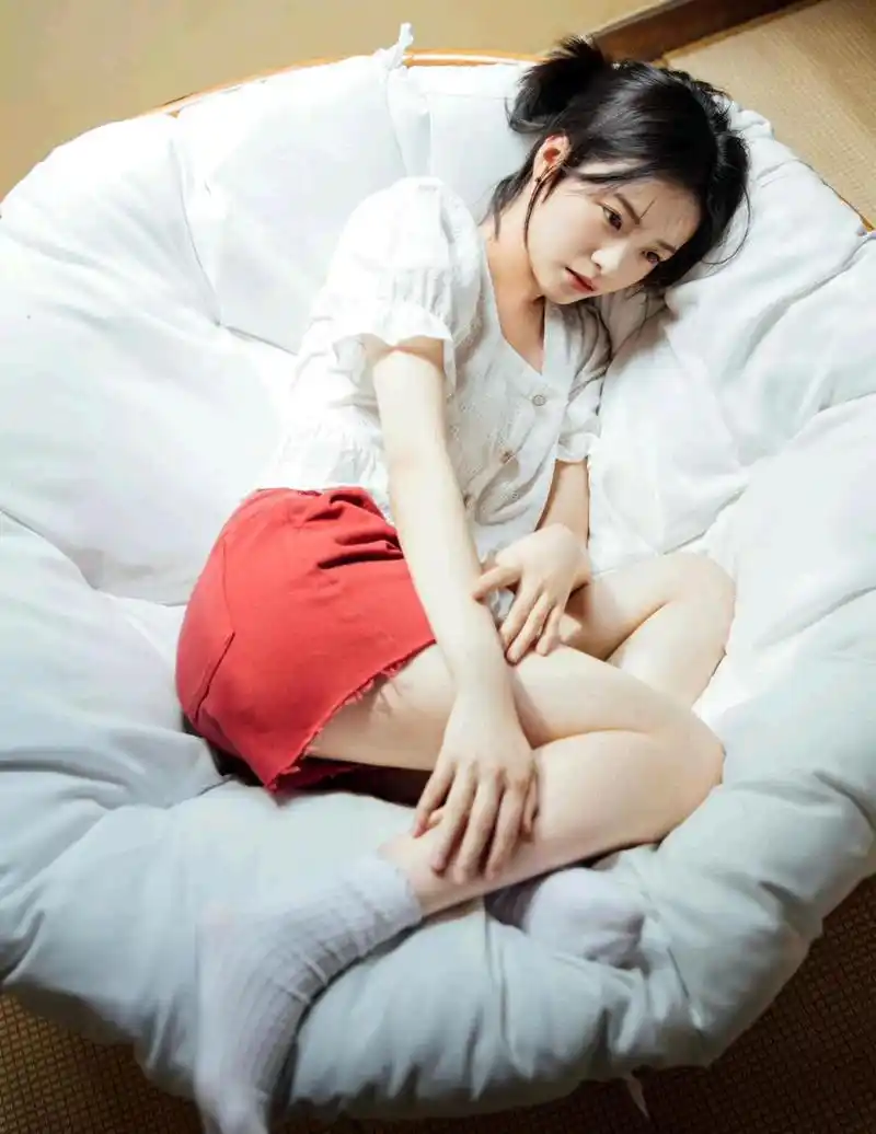 李庚希的小脚还是很漂亮的[白眼]